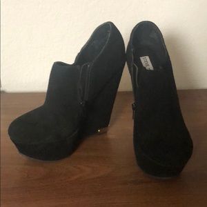 Steve Madden Black Bootie